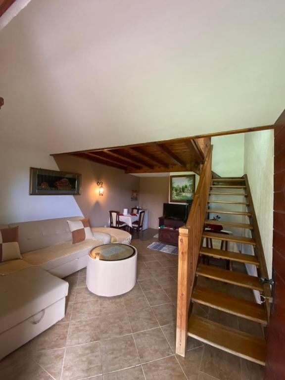 Posezení v ubytování Shasi Eco Lodge