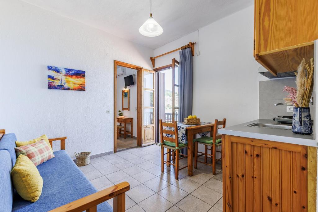 Kuchyň nebo kuchyňský kout v ubytování Nikolaos studios apartments