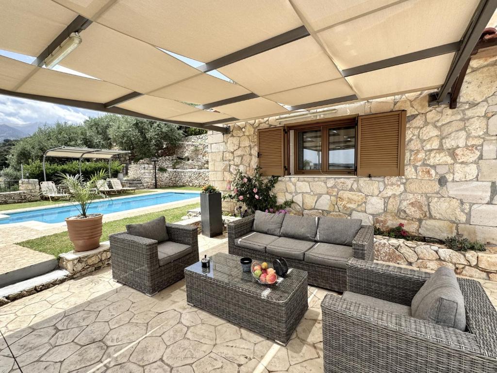 Bazén v ubytování Villa Vangelis Stylos Crete nebo v jeho okolí