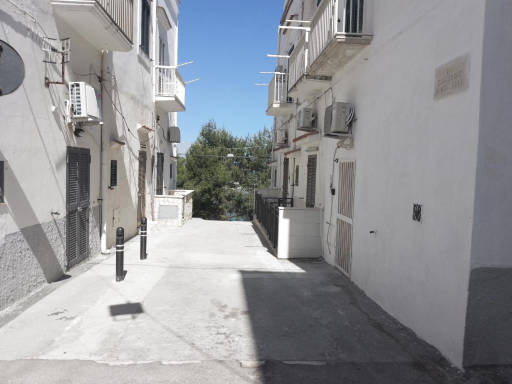 Το κτήριο όπου στεγάζεται  το διαμέρισμα