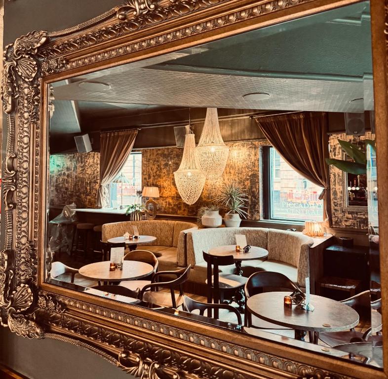 Piccadilly Central - Resim 21