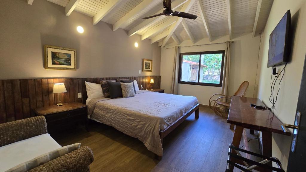 Una televisión o centro de entretenimiento en Estanzuela Eco Lodge