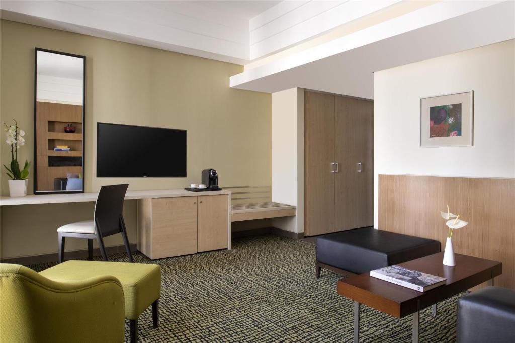 TV a/nebo společenská místnost v ubytování Bristoria Hotel Erbil