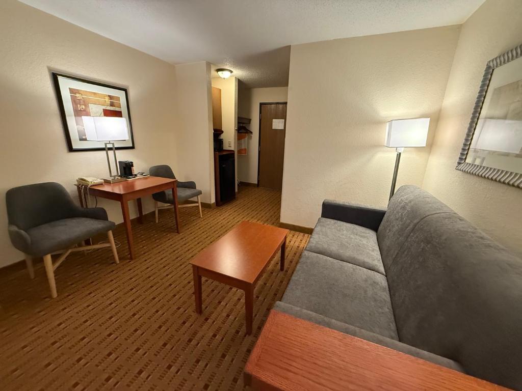Quality Inn & Suites Eau Claire University Area - Suíte King - Não Fumante