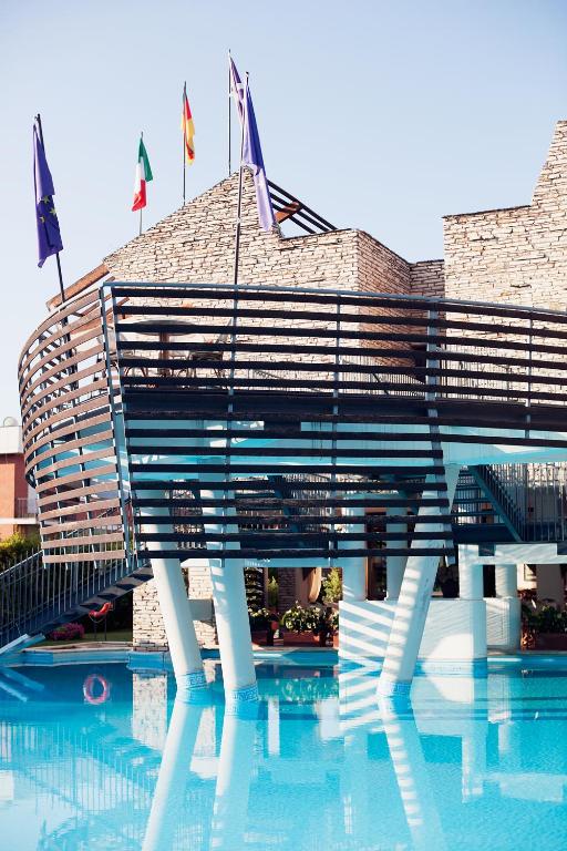 Bazén v ubytování Hotel Poseidon nebo v jeho okolí