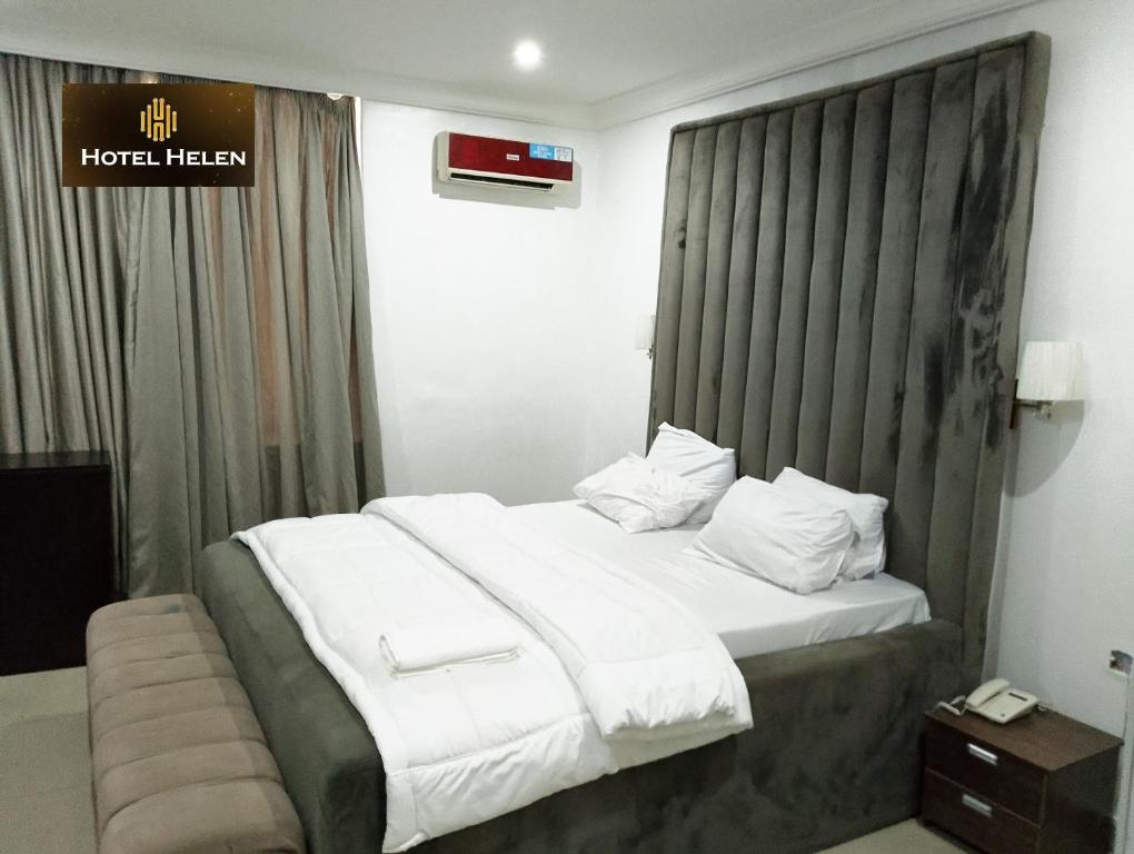 Postel nebo postele na pokoji v ubytování Hotel Helen