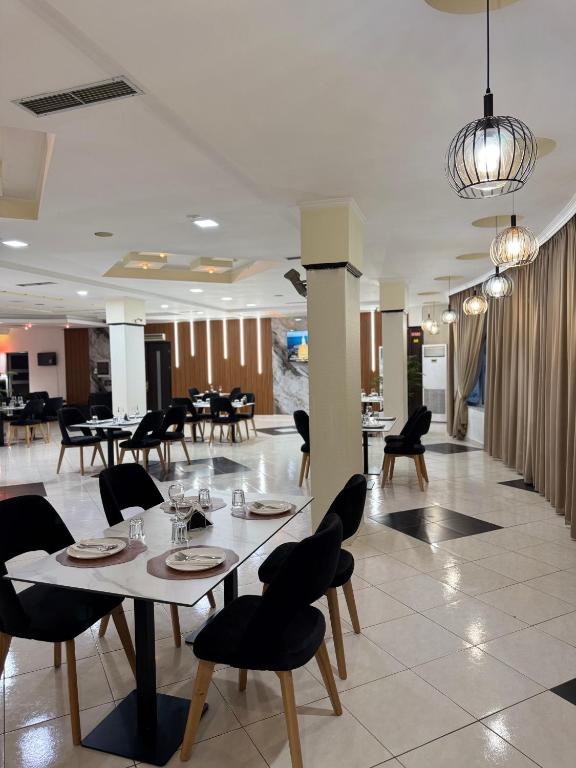 Restaurace v ubytování Grand Hotel Gjyshi