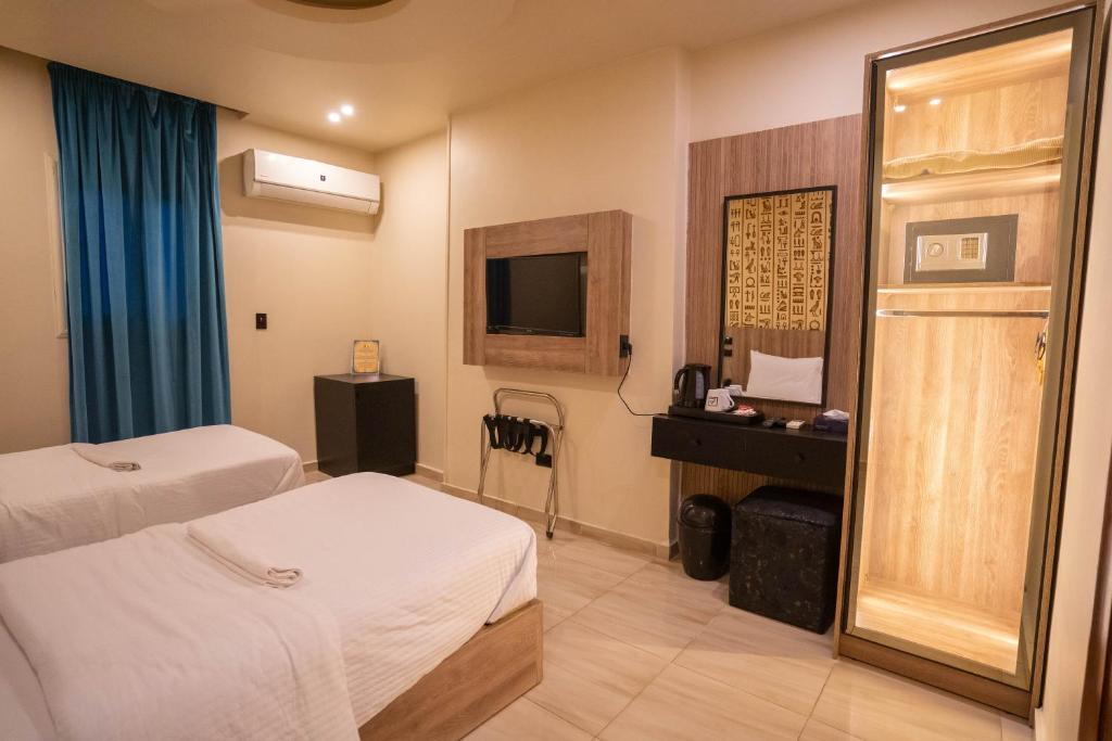 Great Pyramid Inn - 16