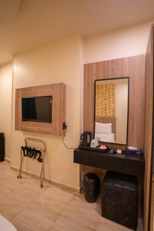 Great Pyramid Inn - 17