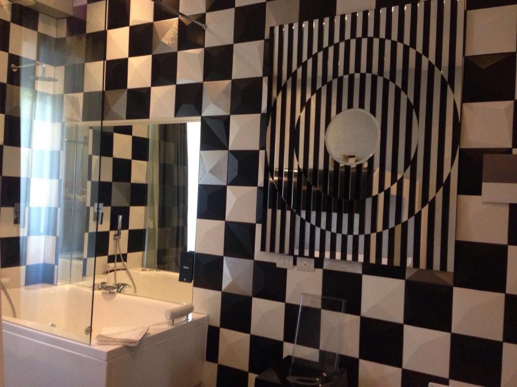 iRooms Central Station - Deluxe Double Room With Spa Bath