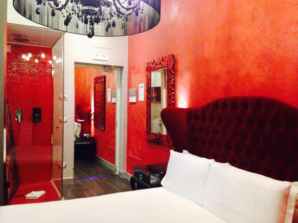 iRooms Central Station - Deluxe Double Room