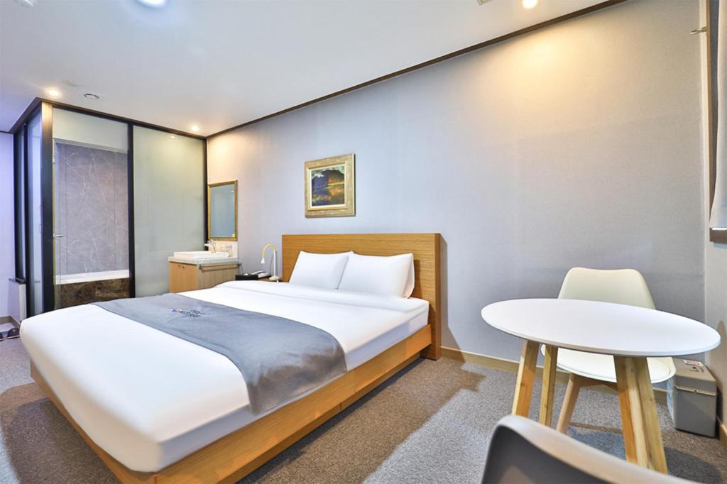 Postel nebo postele na pokoji v ubytování Hotel Noah