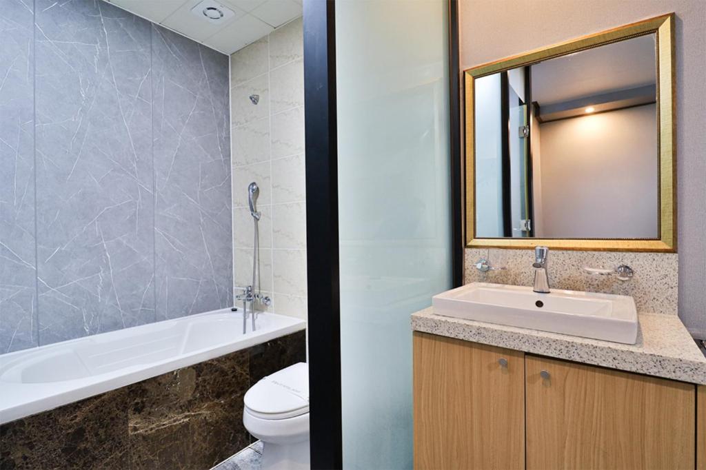 Koupelna v ubytování Hotel Noah