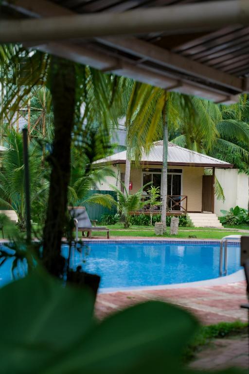 Bazén v ubytování Langkah Syabas Beach Resort nebo v jeho okolí