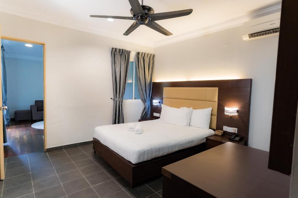 Postel nebo postele na pokoji v ubytování Langkah Syabas Beach Resort