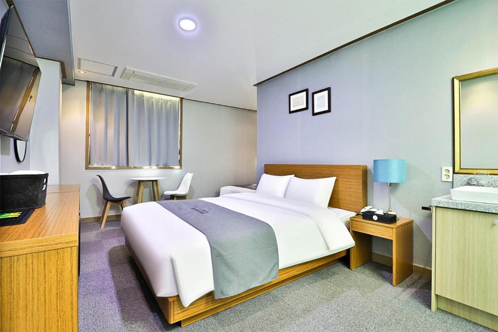 Postel nebo postele na pokoji v ubytování Hotel Noah