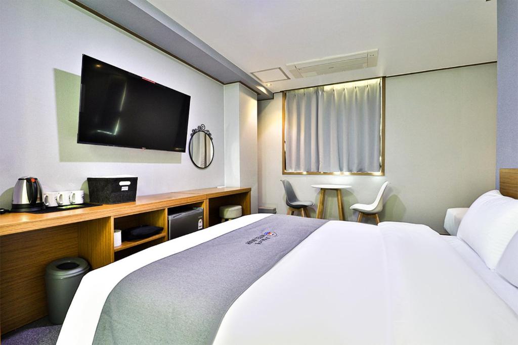 TV a/nebo společenská místnost v ubytování Hotel Noah