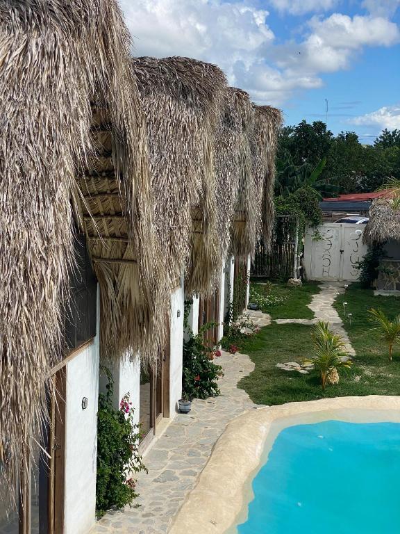 Bazén v ubytování Blue Beach Eco-Hotel by Sanfabini nebo v jeho okolí