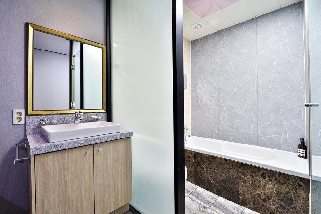 Koupelna v ubytování Hotel Noah