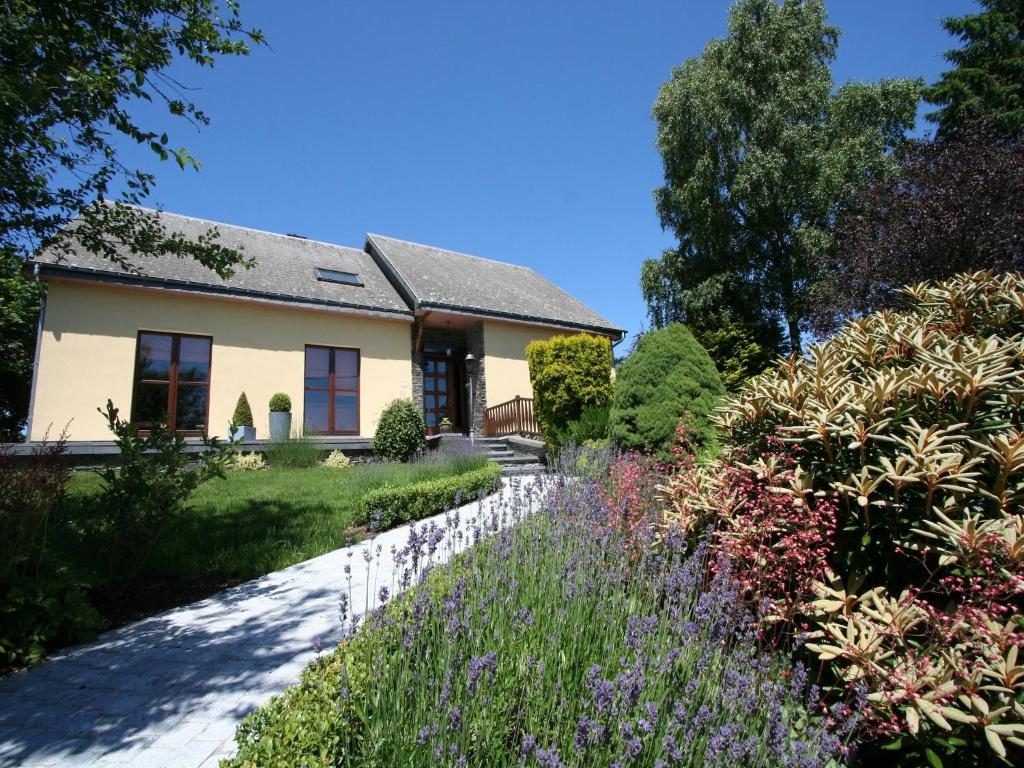 Zahrada ubytování Cottage in Ardennes with private terrace