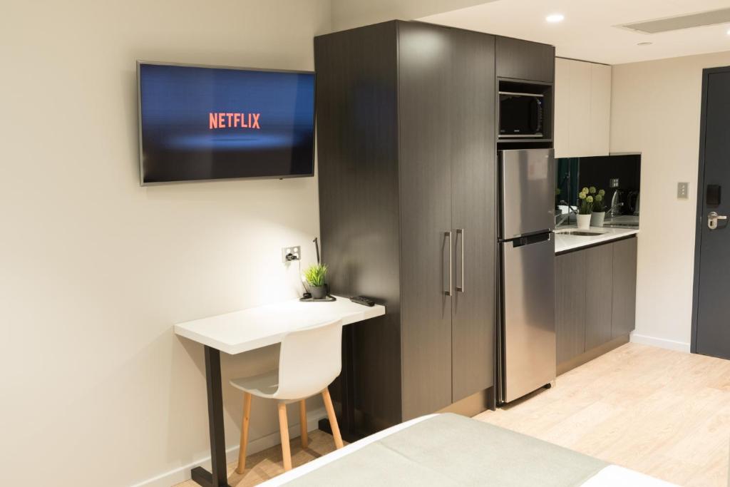 Kuchyň nebo kuchyňský kout v ubytování Studio 8 Residences - Adults Only