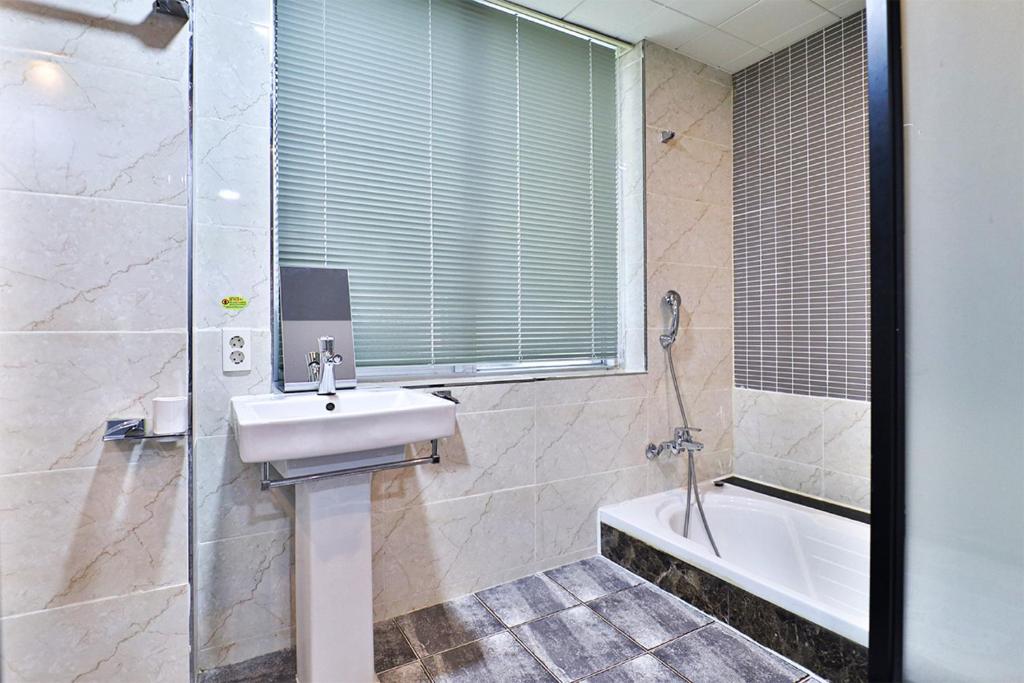 Koupelna v ubytování Hotel Noah