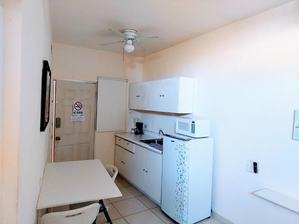 Departamento 21, cama king, cocineta , cerca del CAS,CIMA, CRIT, centro de gobierno y galerias mall - Appartement 1 Chambre