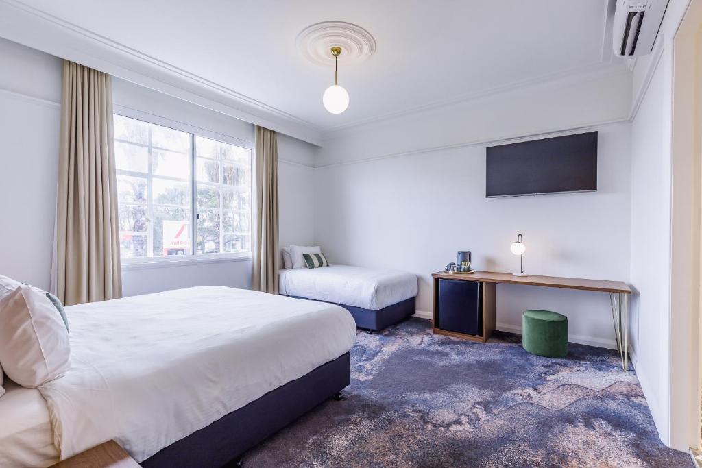 The Lakes Hotel, Rosebery - Resim 28