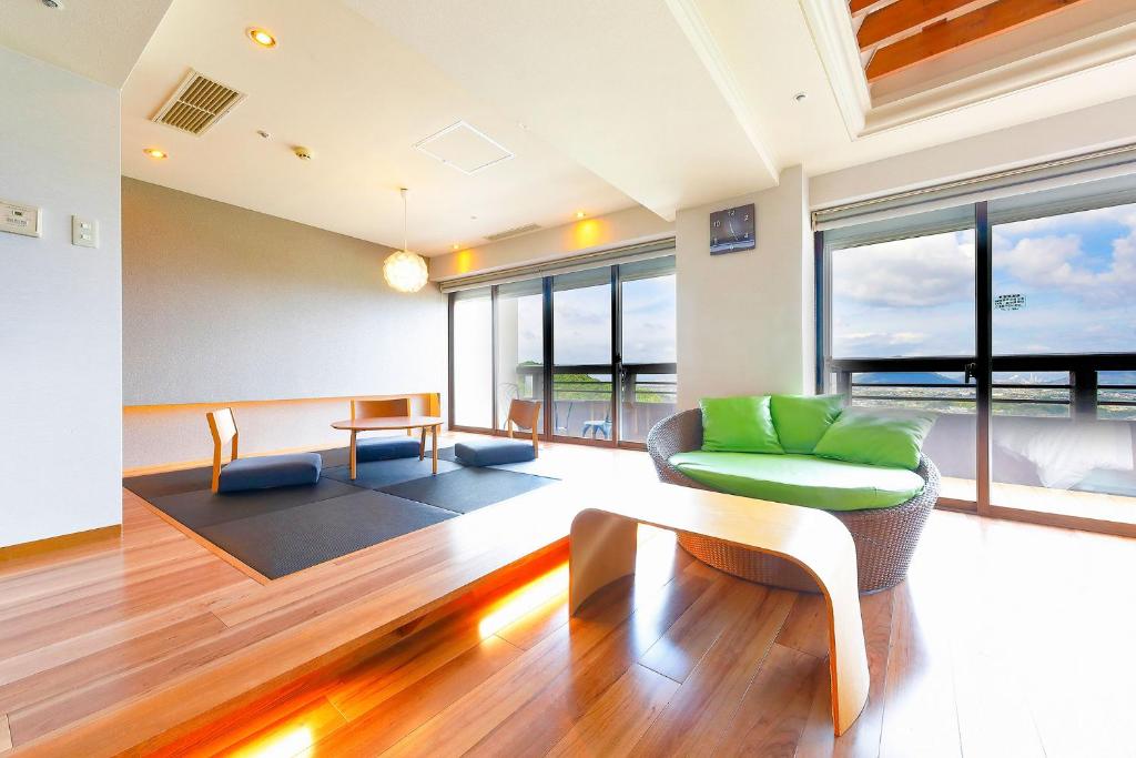 Posezení v ubytování Ooedo Onsen Monogatari Hotel Reoma no Mori
