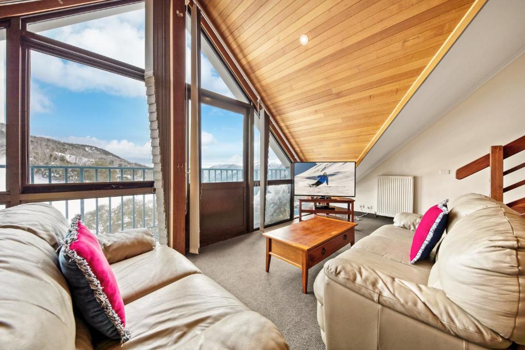 Гостиная зона в Falls Creek Country Club
