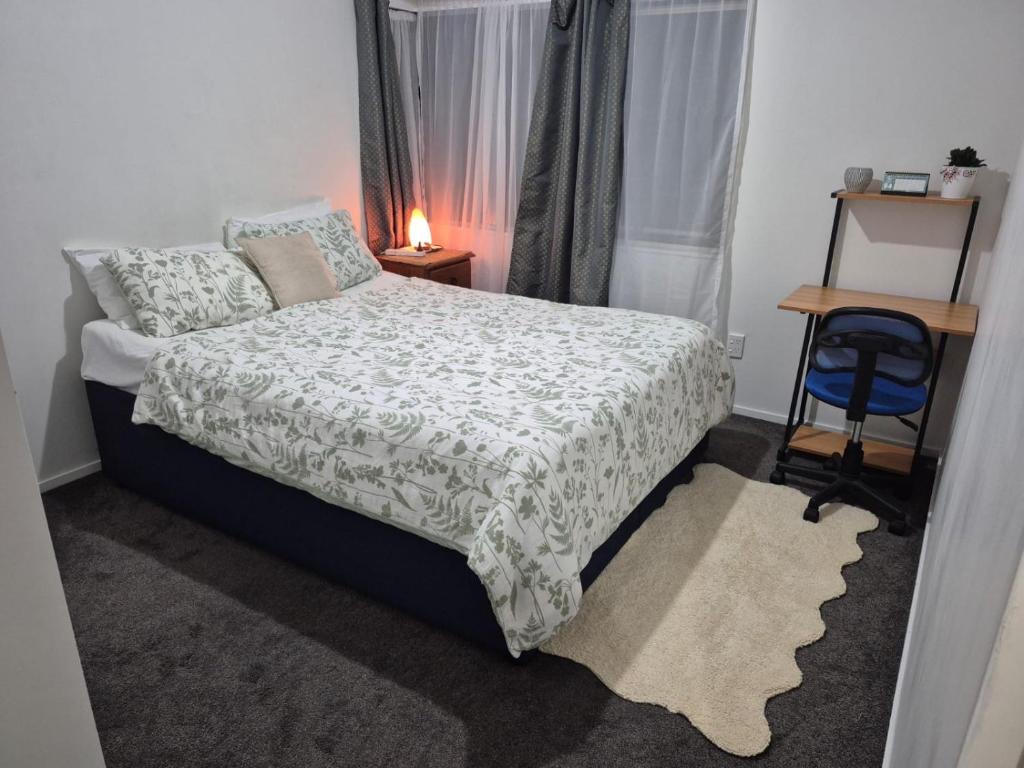 Postel nebo postele na pokoji v ubytování Manukau Room Accommodation