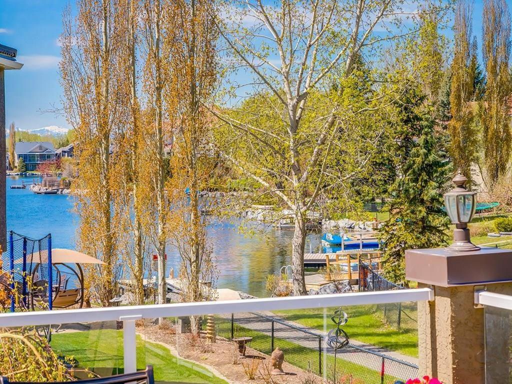 Θέα στο ποτάμι κοντά σε αυτή η βίλα