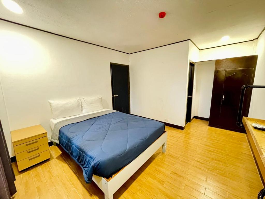 Postel nebo postele na pokoji v ubytování Bluewing Hotel Angeles powered by Cocotel