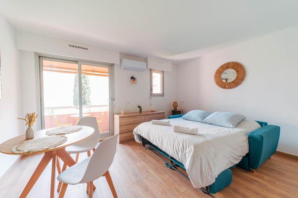 Photo de la galerie de l'établissement Charmant Studio proche centre ville, à Sainte-Maxime