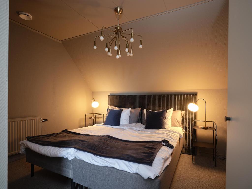 Postel nebo postele na pokoji v ubytování HAGA Hotell & Bistro