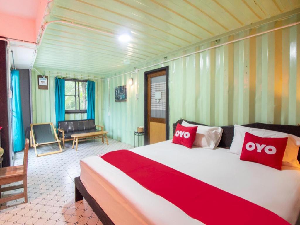 Postel nebo postele na pokoji v ubytování OYO 999 Baan Pak Rom Ruen