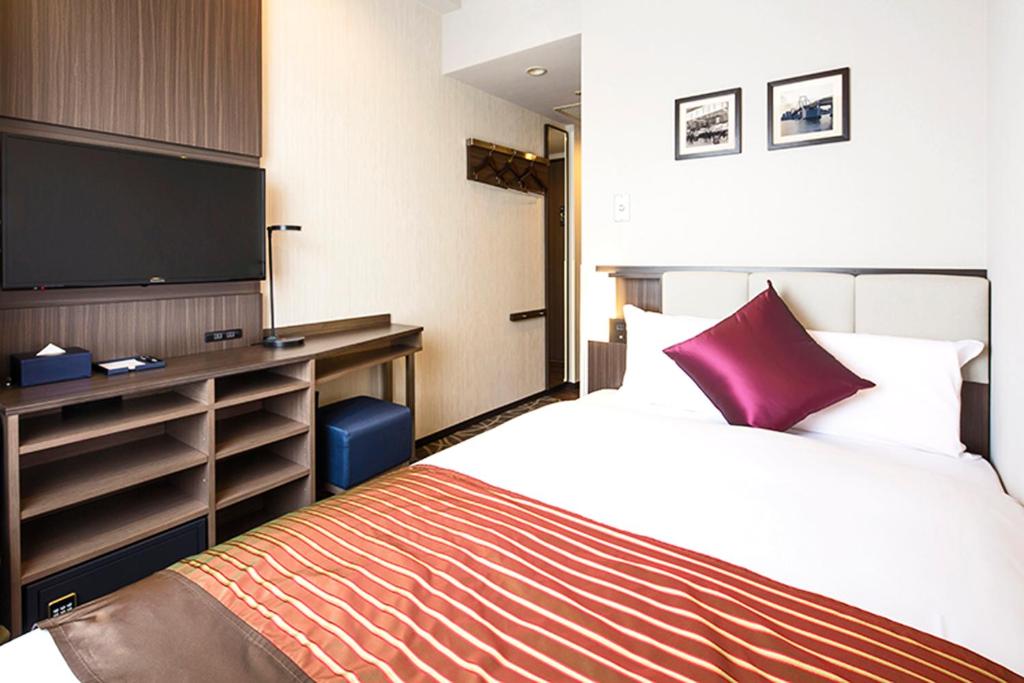 Postel nebo postele na pokoji v ubytování HOTEL MYSTAYS Ueno East