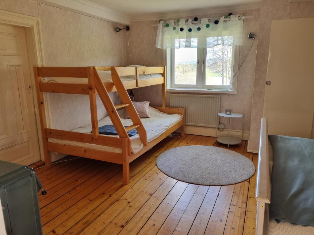 Postel nebo postele na pokoji v ubytování Mysigt hus utanför Järvsö