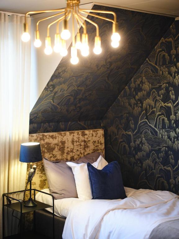Postel nebo postele na pokoji v ubytování HAGA Hotell & Bistro