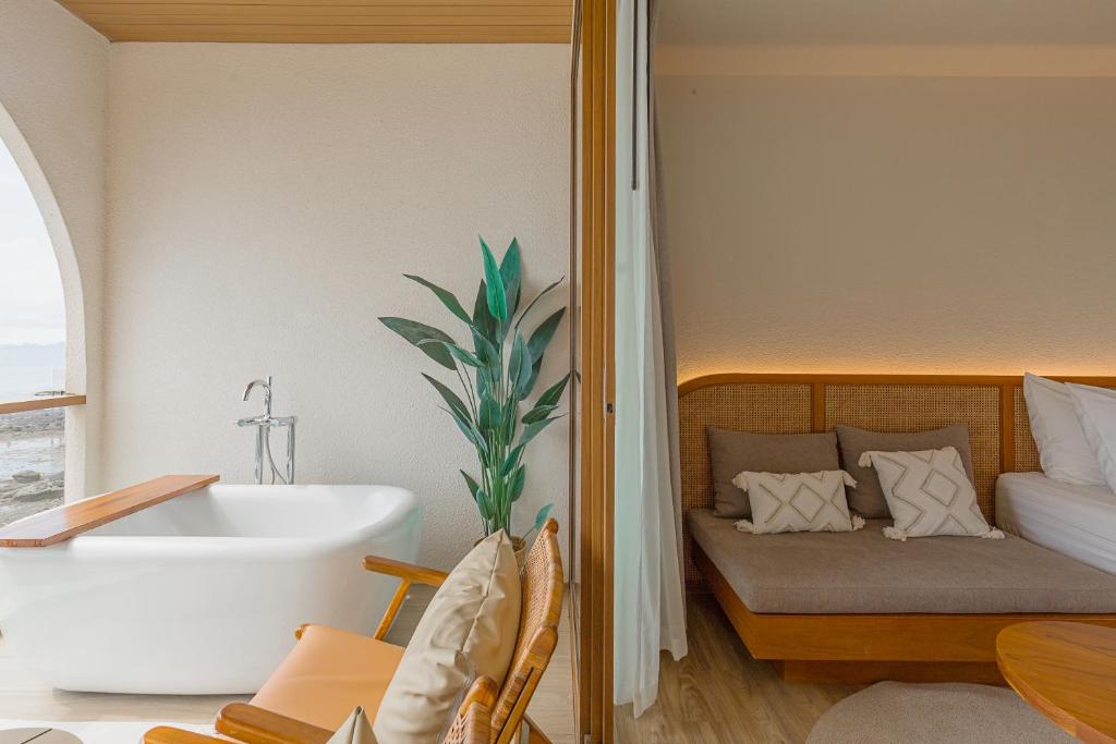 Posezení v ubytování Tasana bar and luxury resort