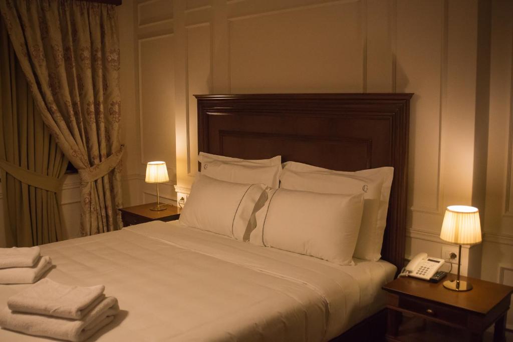 Postel nebo postele na pokoji v ubytování Hotel Opera