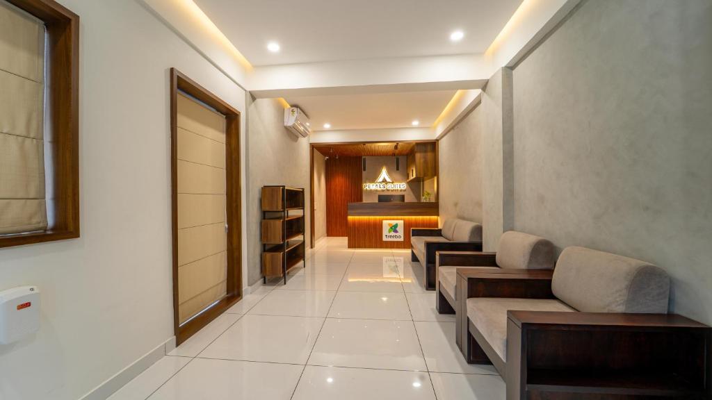 Posezení v ubytování Treebo Petals Suites