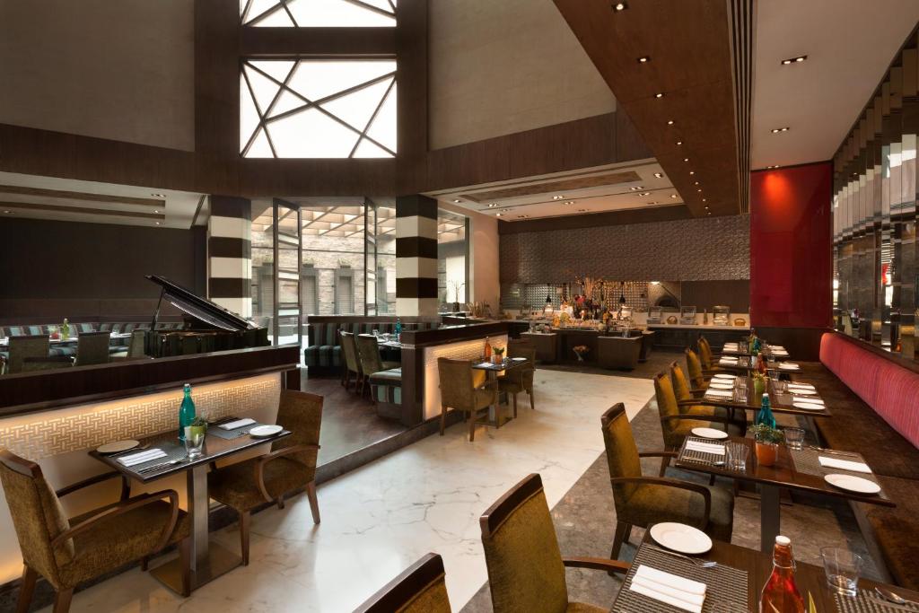 Restaurace v ubytování Ramada Gurgaon Central