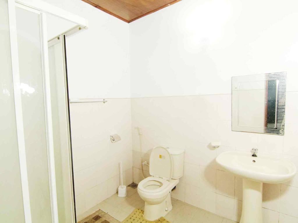 Koupelna v ubytování 2in1 Kandy Hostel