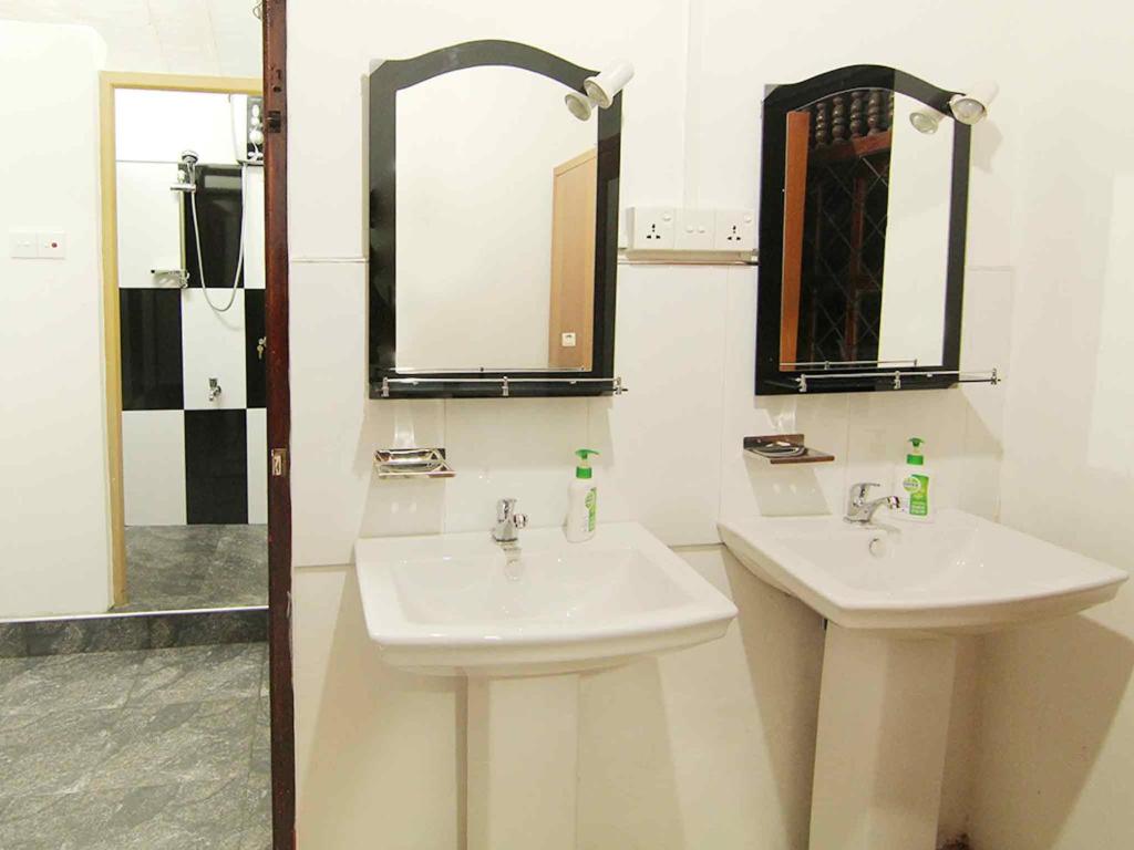 Koupelna v ubytování 2in1 Kandy Hostel