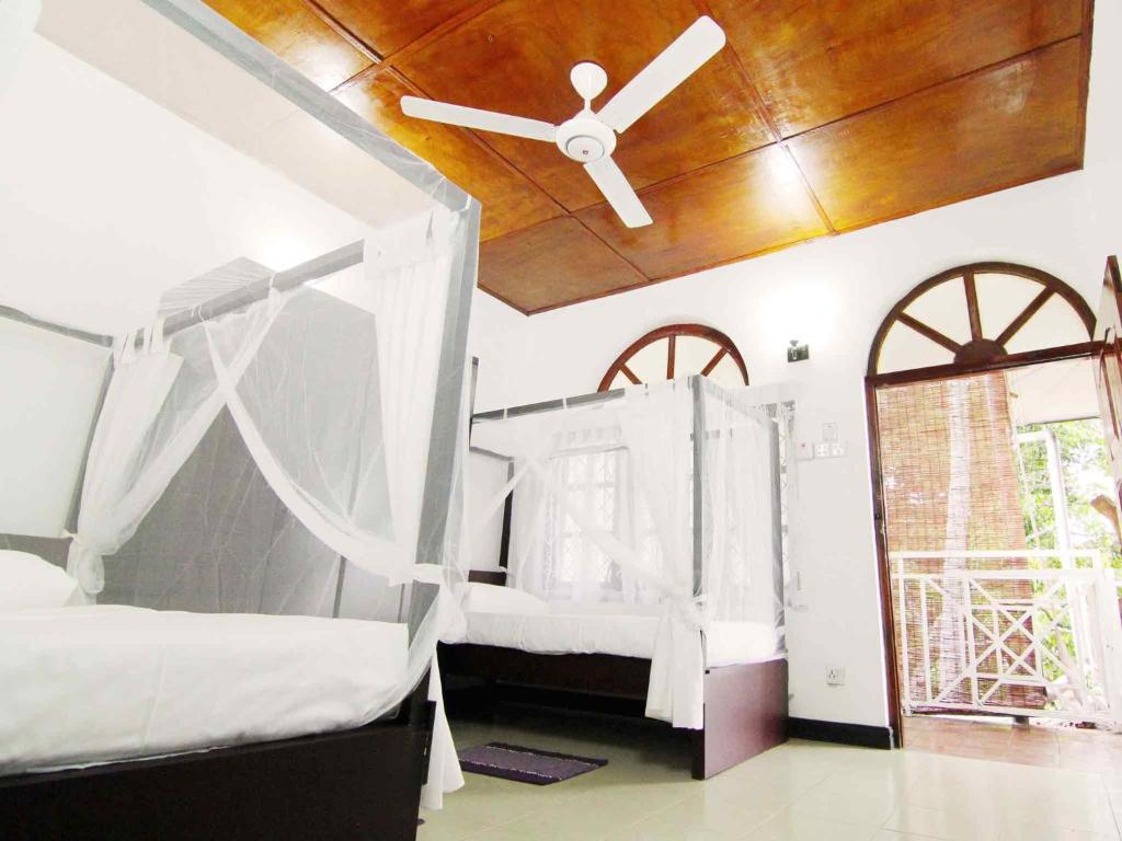 A bed or beds in a room at 2in1 Kandy Hostel
