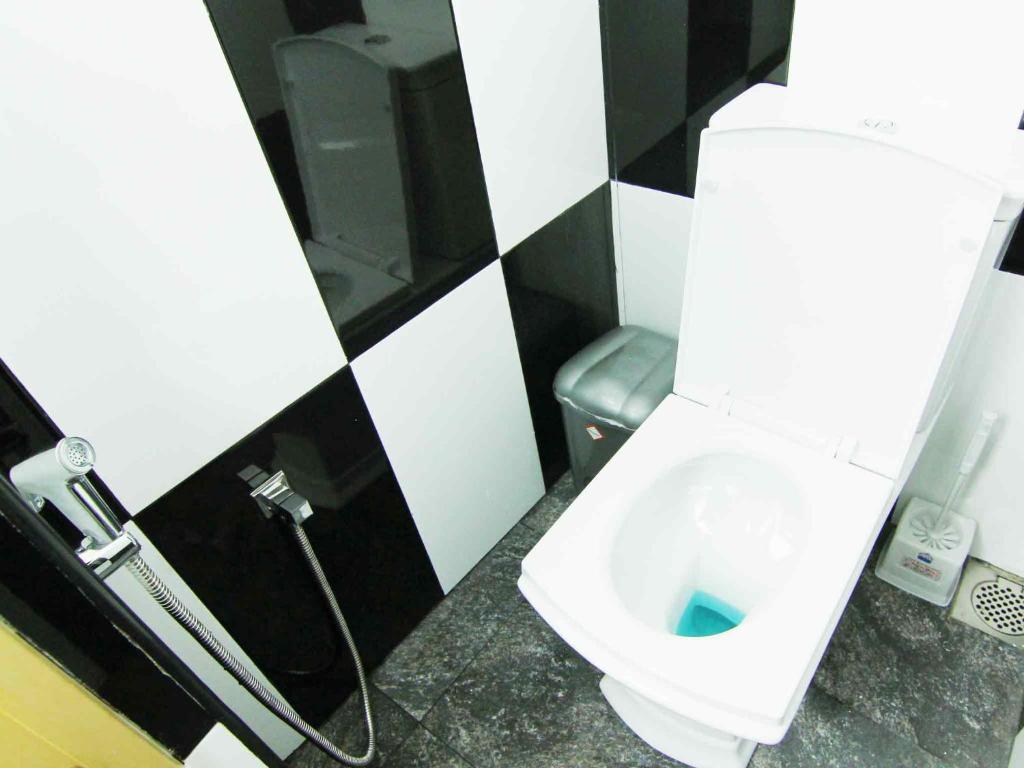 Koupelna v ubytování 2in1 Kandy Hostel