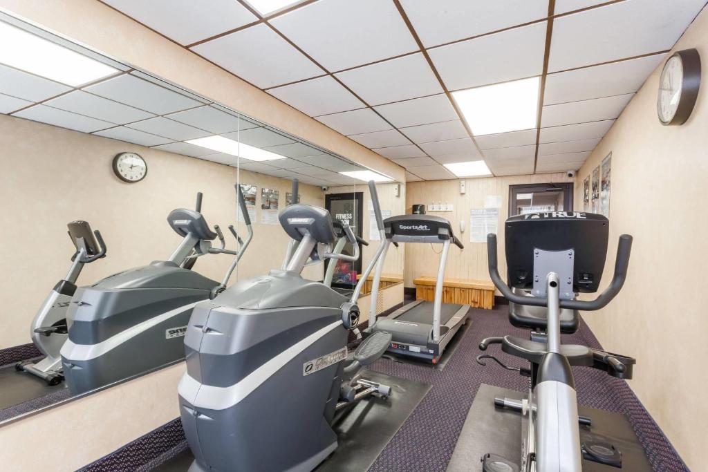 Fitness centrum a/nebo fitness zařízení v ubytování Ramada by Wyndham Newburgh/West Point