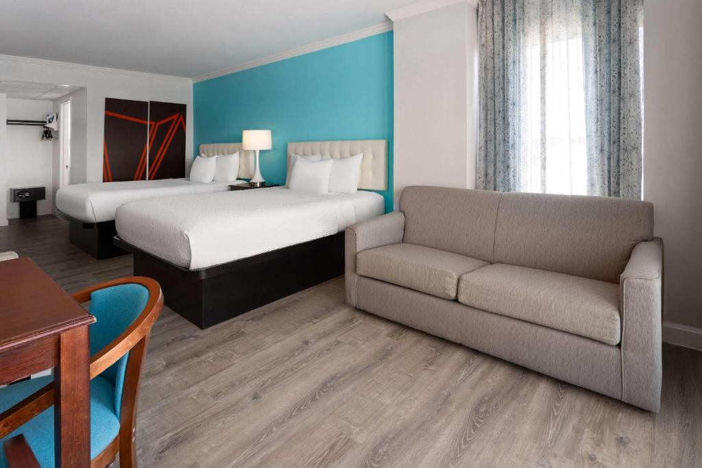 Howard Johnson Plaza by Wyndham Ocean City Oceanfront photo