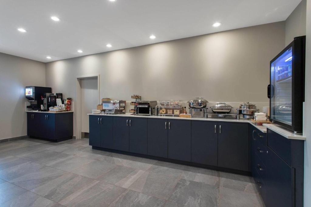 Una cocina o kitchenette en Microtel Inn & Suites by Wyndham Mont Tremblant
